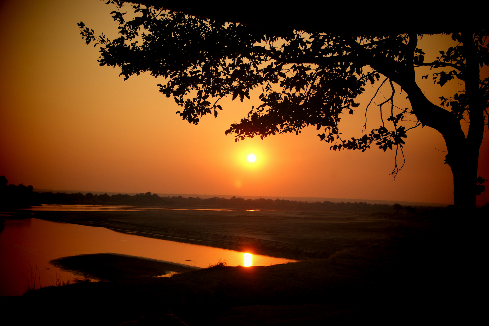 Sundowner Safari durch South Luangwa, Sambia and Sonnenuntergänge in Afrika